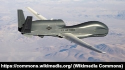 Американський літак-безпілотник Global Hawk важить 14 тонн і є найбільшим у світі БПЛА