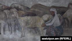 Հակոբ Հակոբյանի «Սարերում» որմնանկարի վնասված հատվածներից