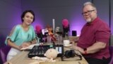 „Copiii, când se nasc, sunt supuși unei competiții nefirești. Li se ia într-o mare măsură copilăria, timpul pentru ei. Deja ei trebuie să devină doctori”, spune Călin Mocanu. 