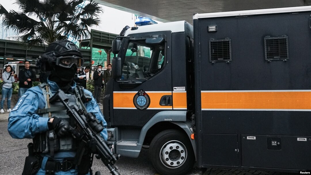Jake sigurnosne mjere ispred suda u Hong Kongu, 18. decembra 2023.