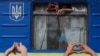 На даний момент між Україною та Румунією немає прямого залізничного сполучення, але є можливість доїхати з пересадками
