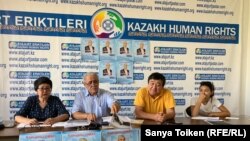 Қайырлы Омардың қолдаушылары жиында отыр. Нұр-Сұлтан, 19 тамыз 2019 жыл. 