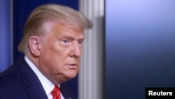 «Звісно, я це зроблю, і ви це прекрасно знаєте», – відповів Трамп 26 листопада на питання репортера про те, чи визнає він рішення колегії виборників