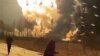 Oamenii aleargă în timpul unei explozii la rafinăria de petrol din Ryazan, aflată la sud-est de Moscova, 24 ianuarie 2025. Captură furnizată de Reuters dintr-un videoclip publicat pe Telegram.
