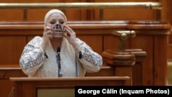 Deputata Diana Șoșoacă a spus de multe ori că adversarii politici încearcă să îi închidă gura, să o reducă la tăcere. Trebuie ca judecătorii CCR au argumente foarte puternice ca să împiedice o candidatură la prezidențiale într-o țară liberă.
