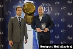 Jászai Gellért (jobbra) a Budapesti Értéktőzsdén