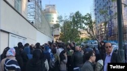 عکس منتشر شده از تجمع خیابان وزرا.