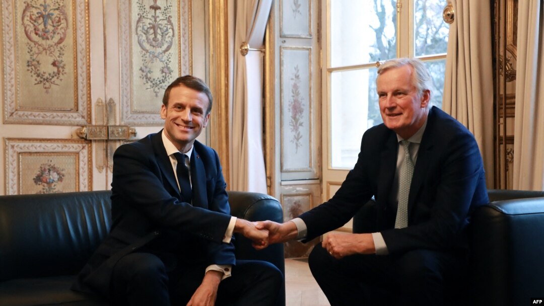 Emmanuel Macron i Michel Barnier, 31. januara 2020.