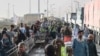افغانستانی‌های بازگشته از ایران در گذرگاه پل ابریشم در ولایت زرن