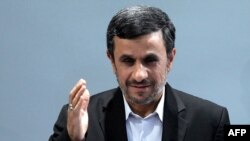 محمود احمدی‌نژاد نسبت به مخالفت‌های مجلس برای برداشت از صندوق توسعه ملی ابراز نارضایتی کرده است.