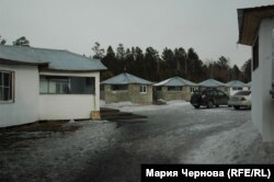 Здания в форме юрт на территории религиозной организации "Вечно Синее Небо" под Ангарском