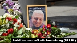 Самі Акастьолови стверджують, що обшук стосується справи Шеремета, в поліції це ще не коментували