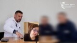 Независимая журналистка из Узбекистана Шахида Якуб и украинский журналист Владимир Золкин берут интервью у двух узбеков, которые воевали на стороне России в Украине и были взяты в плен. Скрин с видео 