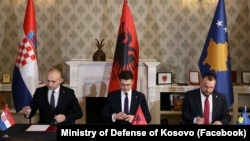 Церемонијата на потпишување на иницијативата за воена соработка меѓу Косово, Албанија и Хрватска во Тирана на 18 март 2025 година.