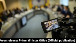 Fotografi e bërë gjatë një mbledhjeje të kabinetit qeverisës të Kosovës. 