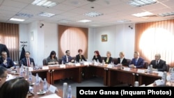 Judecătorii din CSM nu au fost de acord cu cele două candidaturi, astfel Bogdan Mateescu a rămas interimar la conducerea instituției