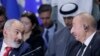 Premierul armean Nikol Pașinian (stânga) și președintele azer Ilham Aliev (dreapta), la summitul BRICS de la Kazan, Rusia, octombrie 2024.
