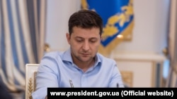 Згідно з указом президента, таким уповноваженим призначено Андрія Ляховича