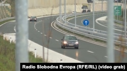 Pola miliona eura je u posljednje tri godine otišlo iz budžeta na putovanja državnih službenika
