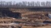 O vedere a unei mine de ilmenit în carieră deschisă, într-un canion din regiunea centrală a orașului Kirovohrad, Ucraina - 12 februarie 2025.