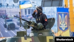 Під час військового параду в Києві 24 серпня 2018 року. Тепер замість цього свята будуть дзвони