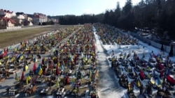 VIDEO | Cimitirele militare din Ucraina, filmate din dronă