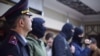 На заседание &laquo;Крымской солидарности&raquo; в Симферополе 27 октября&nbsp;<a href="https://d1m06b8yxfh1t9.cloudfront.net/a/news-siloviki-krymskaya-solidarnost/29567088.html" target="_blank">пришли сотрудники российской прокуратуры&nbsp;</a>в сопровождении неизвестных в масках, а также сотрудника полиции. По словам корреспондента Крым.Реалии, на требование представиться люди в масках не отреагировали. Позже выяснилось, что это сотрудники Центра по противодействию экстремизму
