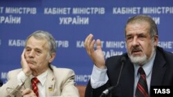 Лидеры крымских татар Мустафа Джемилев (слева) и Рефат Чубаров.