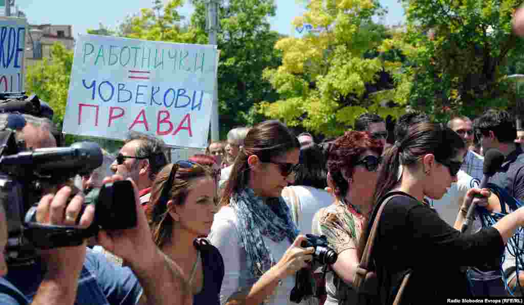 Protestni marš novinara zbog gašenja medija, otpuštanja novinara i korupcije, Skopje, 04.07.2011. Foto: RSE