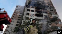 İsrailin İrana hava zərbələri endirməsindən sonra Tehranın şimalında yaşayış kompleksində partlayış.