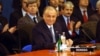 Ion Iliescu a avut trei mandate de președinte al țării: 1990-1992, 1992-1996 și 2000-2004. Aici, la momentul primirii României în NATO, în primăvara lui 2004. 