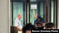 Палітзьняволеная актывістка Паліна Шарэнда-Панасюк у судовай залі. Архіўнае фота