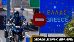 Илустрација - Архивска фотографија од преминот Евзони на грчко-македонската граница