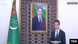 Serdar Berdimuhamedow hasabat berýär. Türkmen TW-sinden. Arhiw suraty.