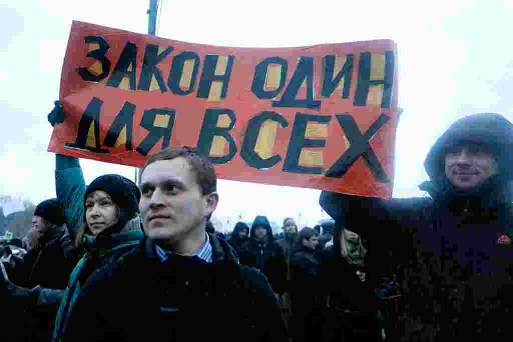 10 декабрь Мәскәүнең Сазлык мәйданында &ldquo;Ирекле сайлаулар өчен!&rdquo; чарасында 100-150 мең кеше катнашкан. Киләсе тапкыр оештыручылар урамга бер миллион кеше чыгарырга вәгъдә итә.