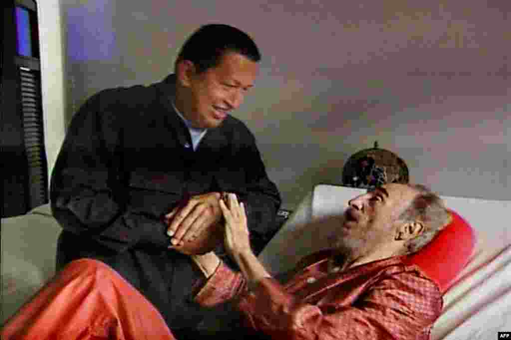 Vizitat de președintele venezuelean Hugo Chavez în spital la Havana în septembrie 2006.