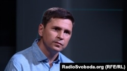 Михайло Подоляк наголошує, що зброя для України – питання виживання, тому контроль за нею є в пріоритет.