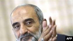شریعتمداری: ما از موضعگيری سوريه متعجب شديم.