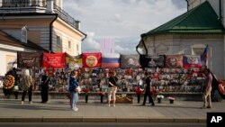 „Memorialul” ridicat la Moscova în cinstea fondatorului armatei Wagner, Evgheni Prigojin, a fost mai vizitat ca de obicei luni, 29 iulie, după ce au apărut știri despre uciderea unora din membrii grupării în Africa.