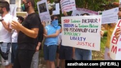 Waşington. Türkmen protestçileri. Arhiw suraty